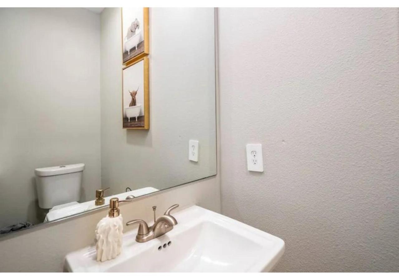 Spacious 3 Bed House Near Md Anderson With Free Parking & Wi-fi