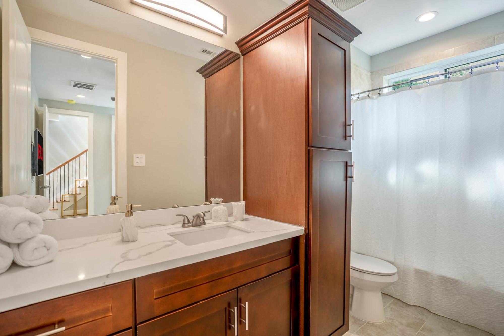 Spacious 3 Bed House Near Md Anderson With Free Parking & Wi-fi Holiday home *