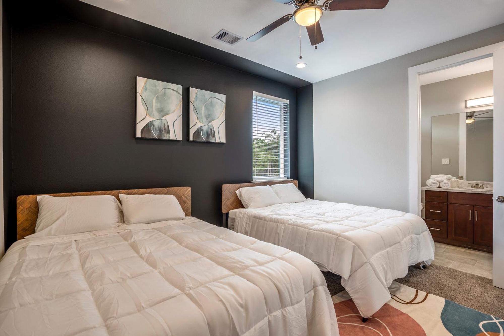 Spacious 3 Bed House Near Md Anderson With Free Parking & Wi-fi * Houston