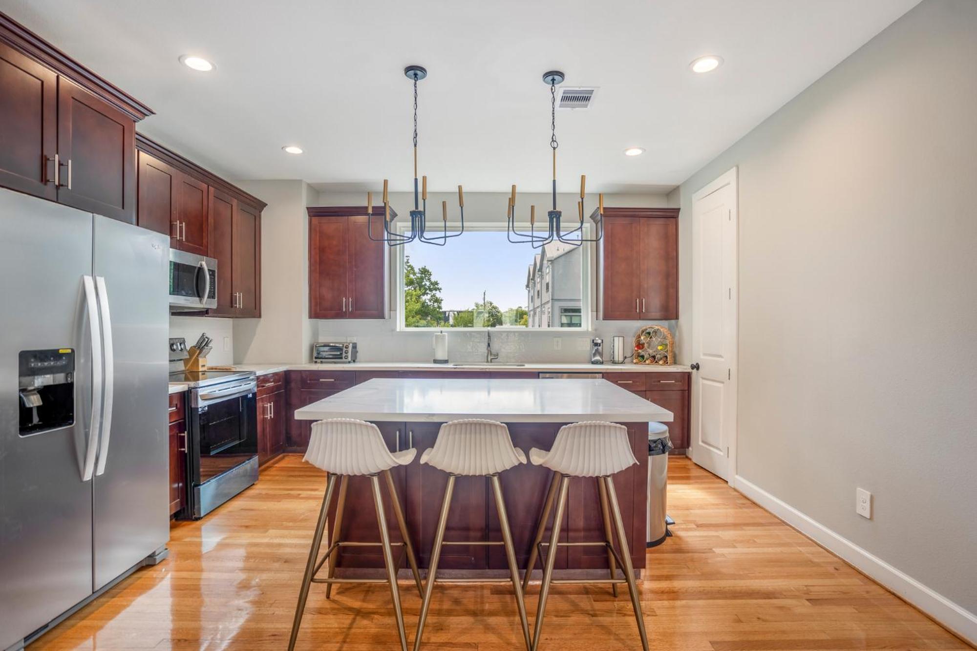 Spacious 3 Bed House Near Md Anderson With Free Parking & Wi-fi *