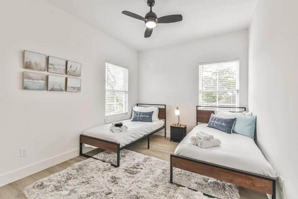 Inter-connected Duplex 8br Sleeps 22 Swim *