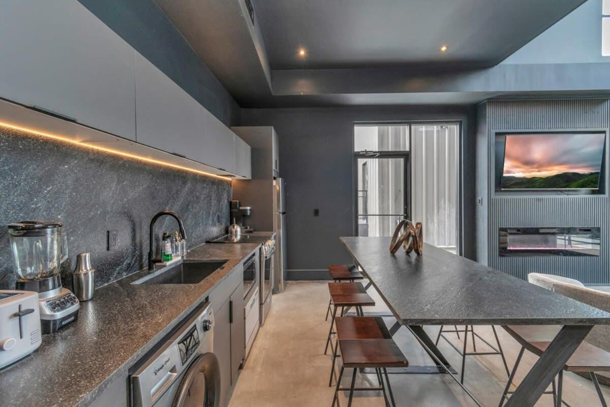 Poolside Loft: Great For Events Holiday home Houston