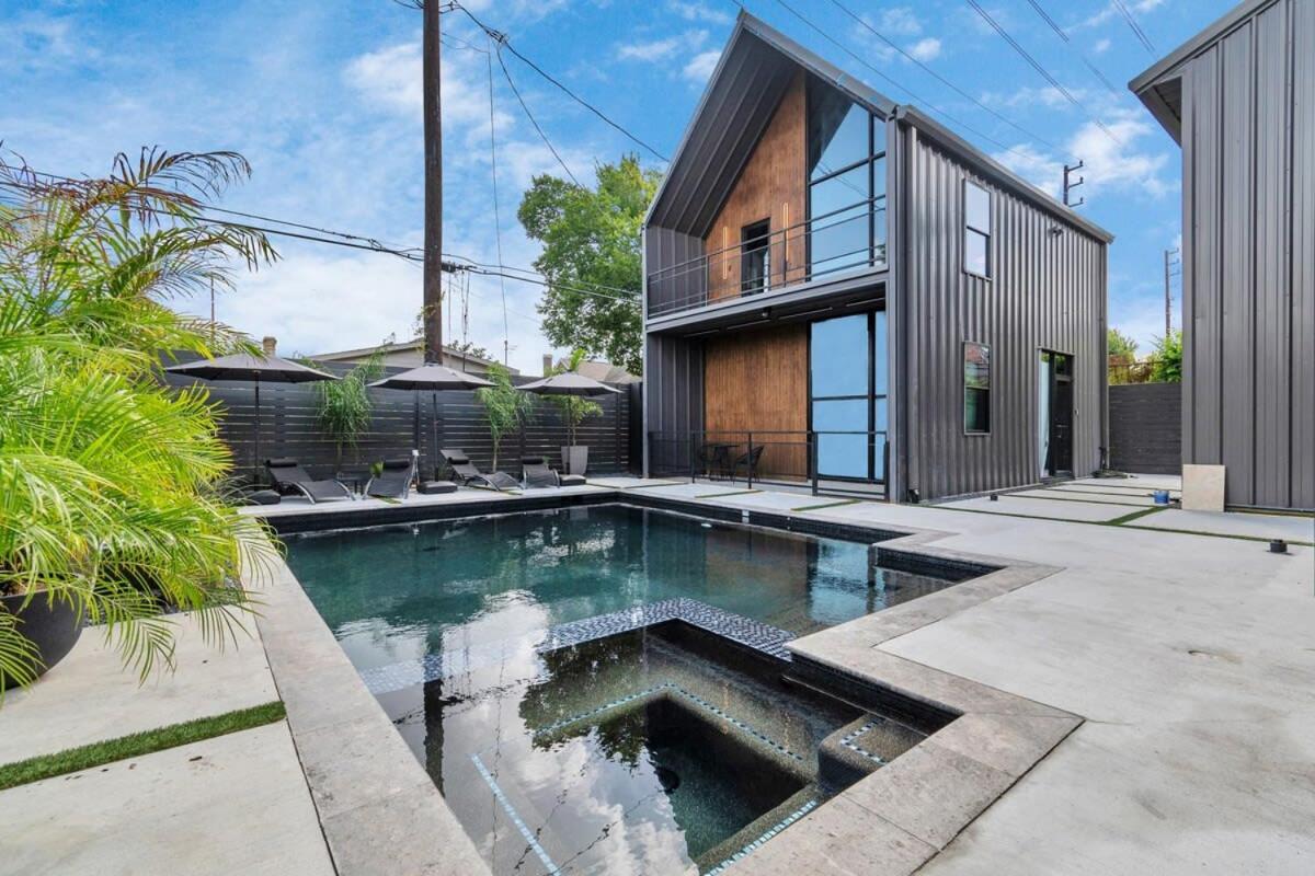 Poolside Loft: Great For Events Holiday home