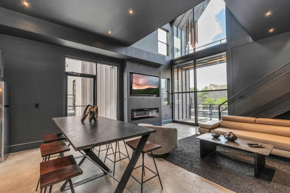 Poolside Loft: Great For Events Holiday home