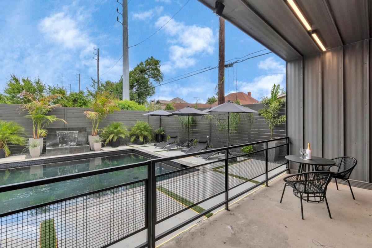 Poolside Loft: Great For Events Holiday home *