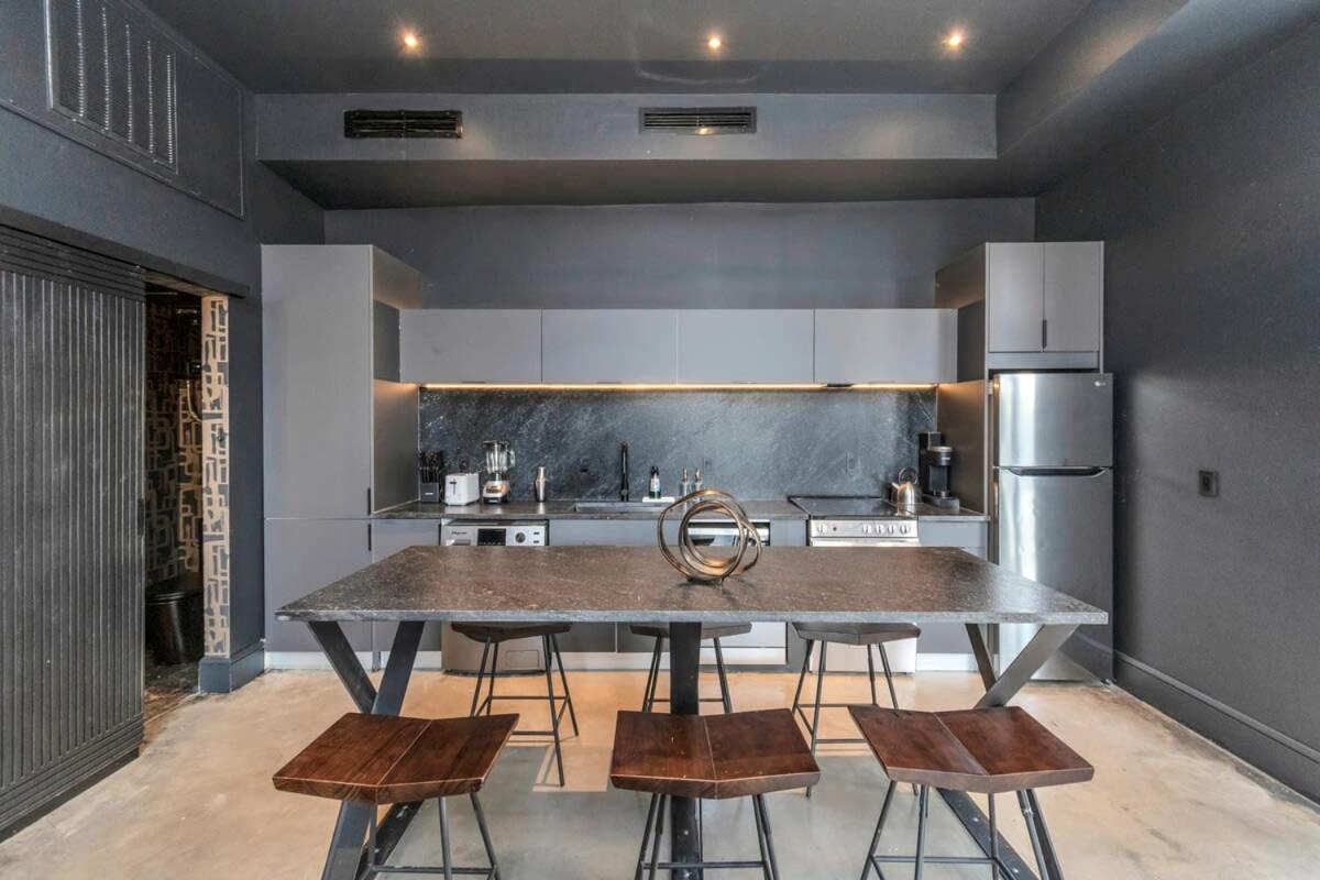 Poolside Loft: Great For Events Houston