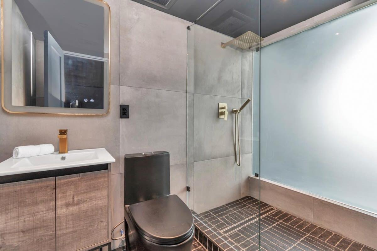 Poolside Loft: Great For Events Holiday home