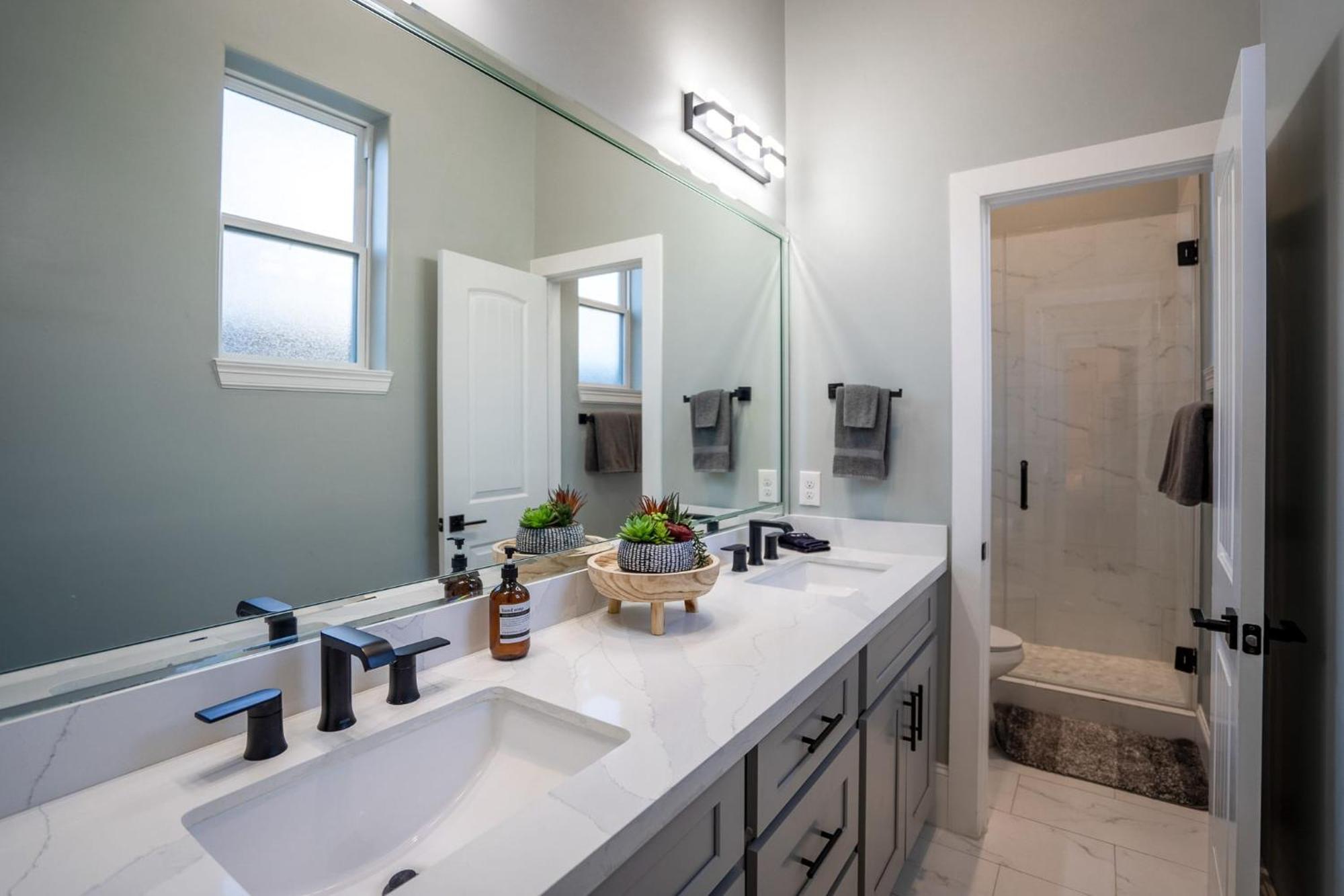 The Haus: Luxxe Rooftop Retreat Houston
