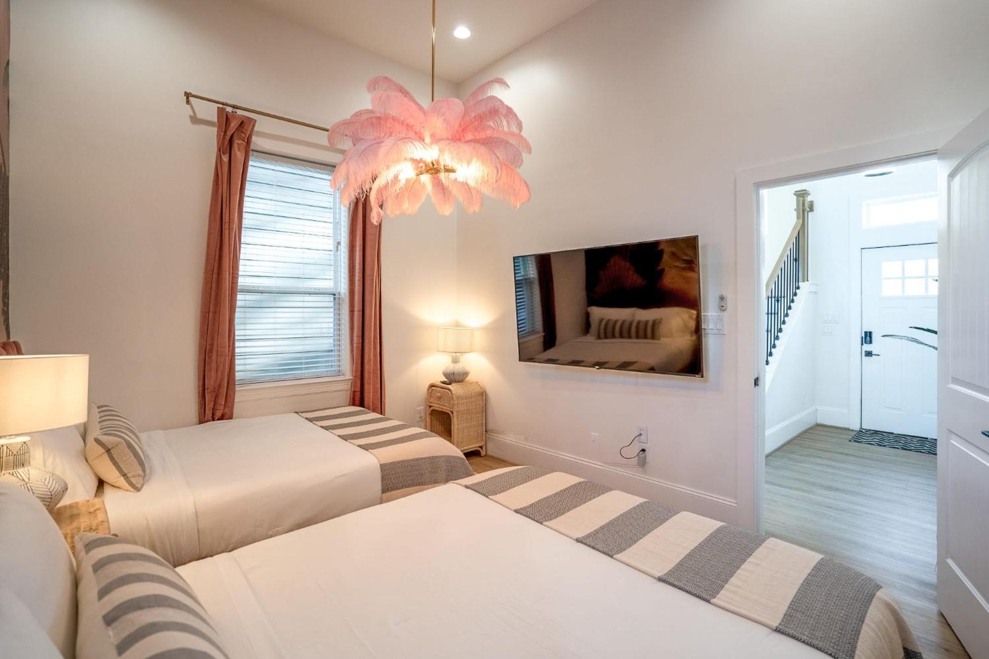 The Haus: Luxxe Rooftop Retreat Holiday home