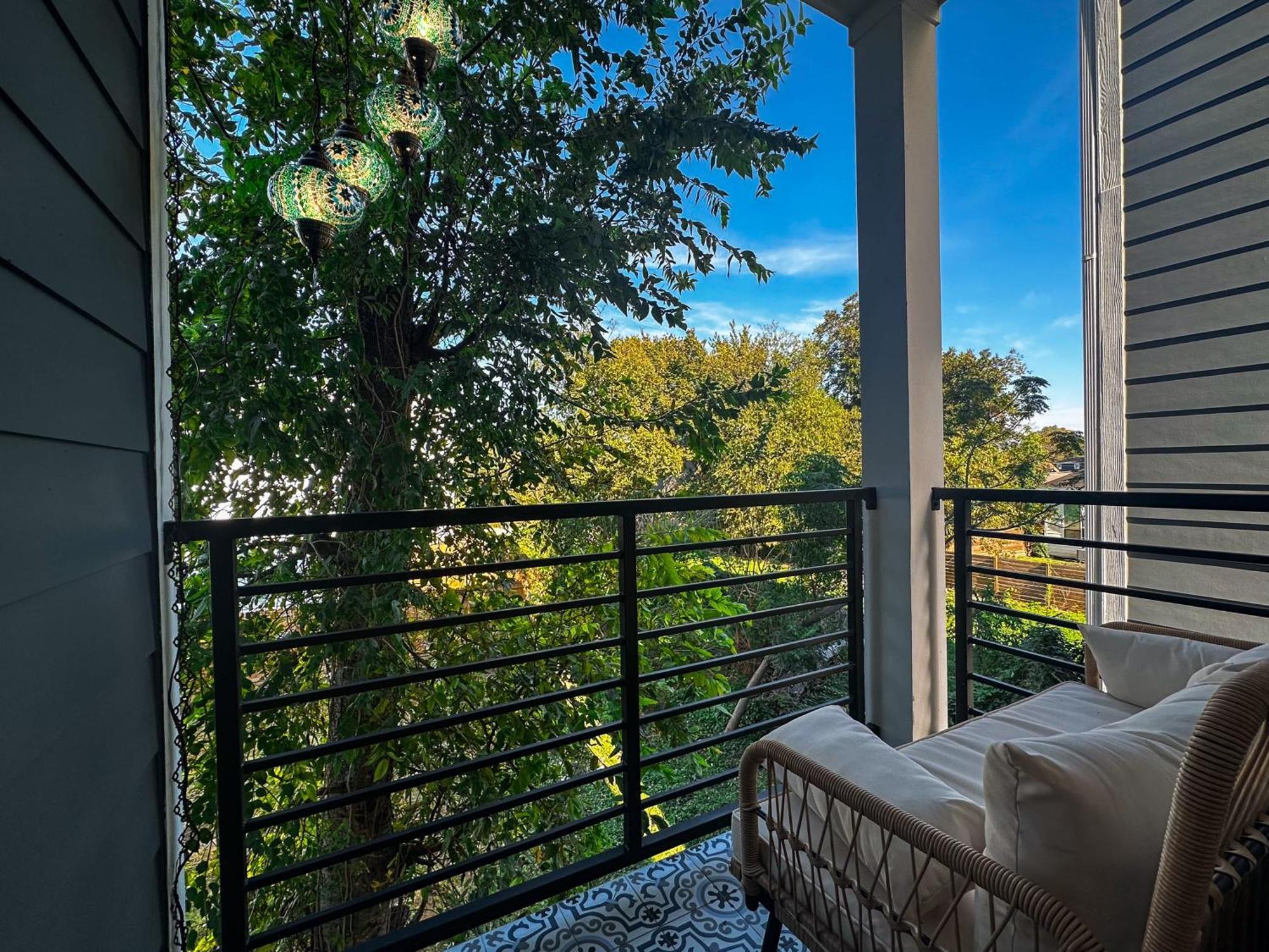 The Haus: Luxxe Rooftop Retreat