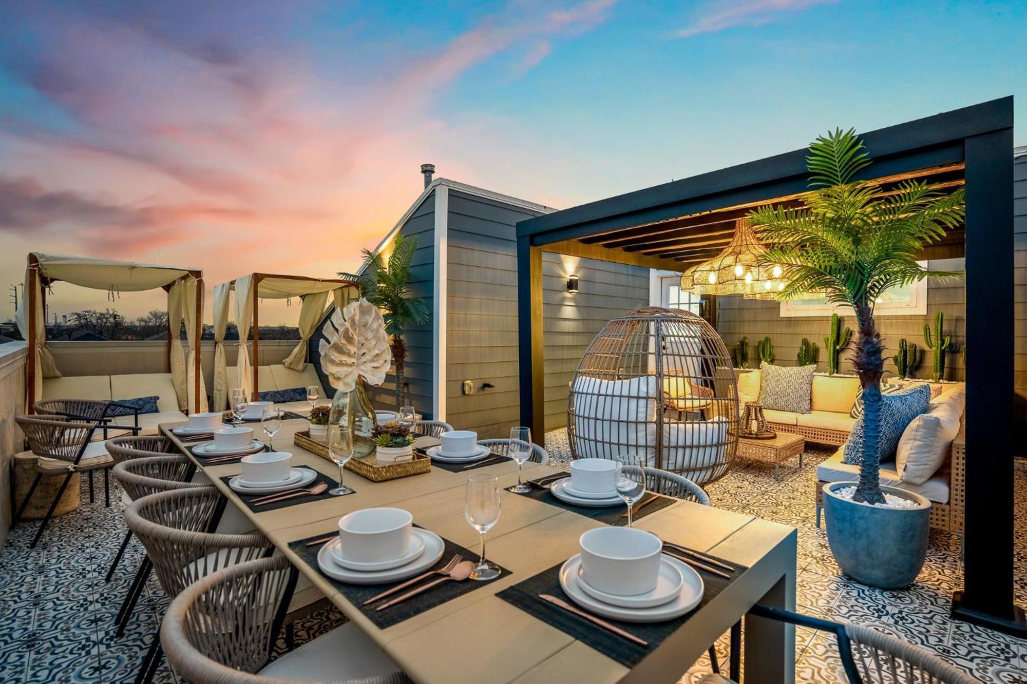 The Haus: Luxxe Rooftop Retreat * Houston