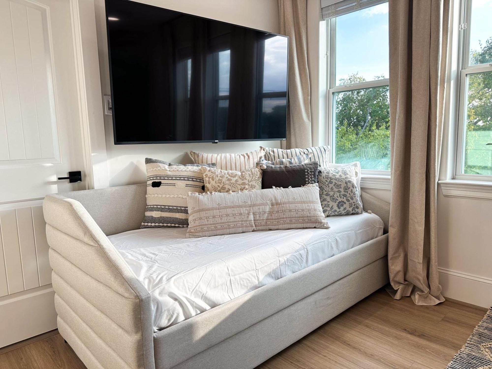 The Haus: Luxxe Rooftop Retreat * Houston