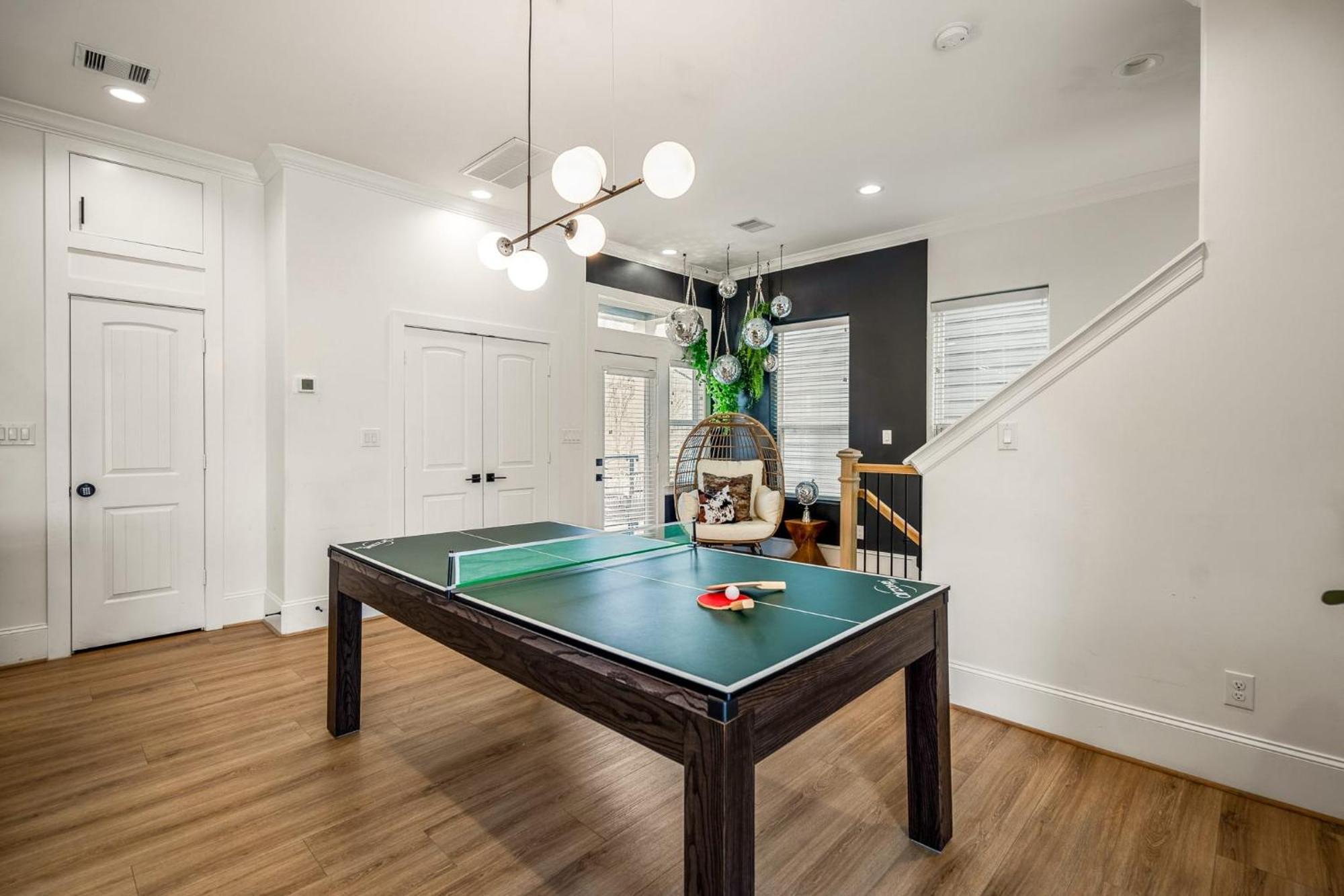 The Haus: Luxxe Rooftop Retreat Houston