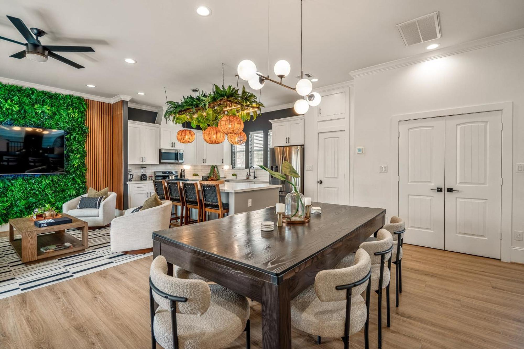 The Haus: Luxxe Rooftop Retreat