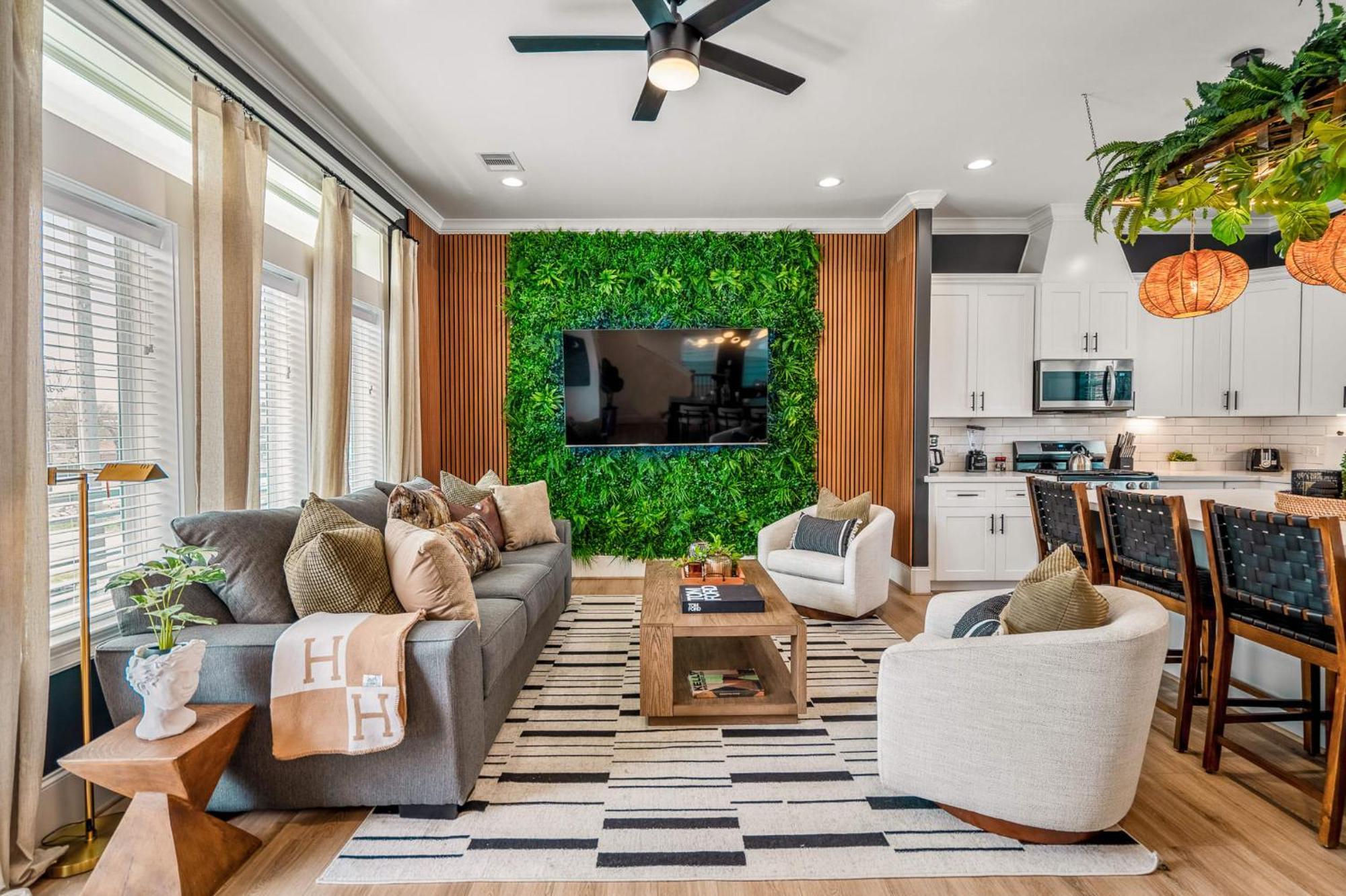 The Haus: Luxxe Rooftop Retreat