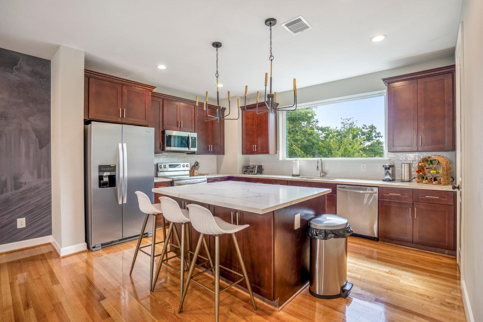 Spacious 3 Bed House Near Md Anderson With Free Parking & Wi-fi *