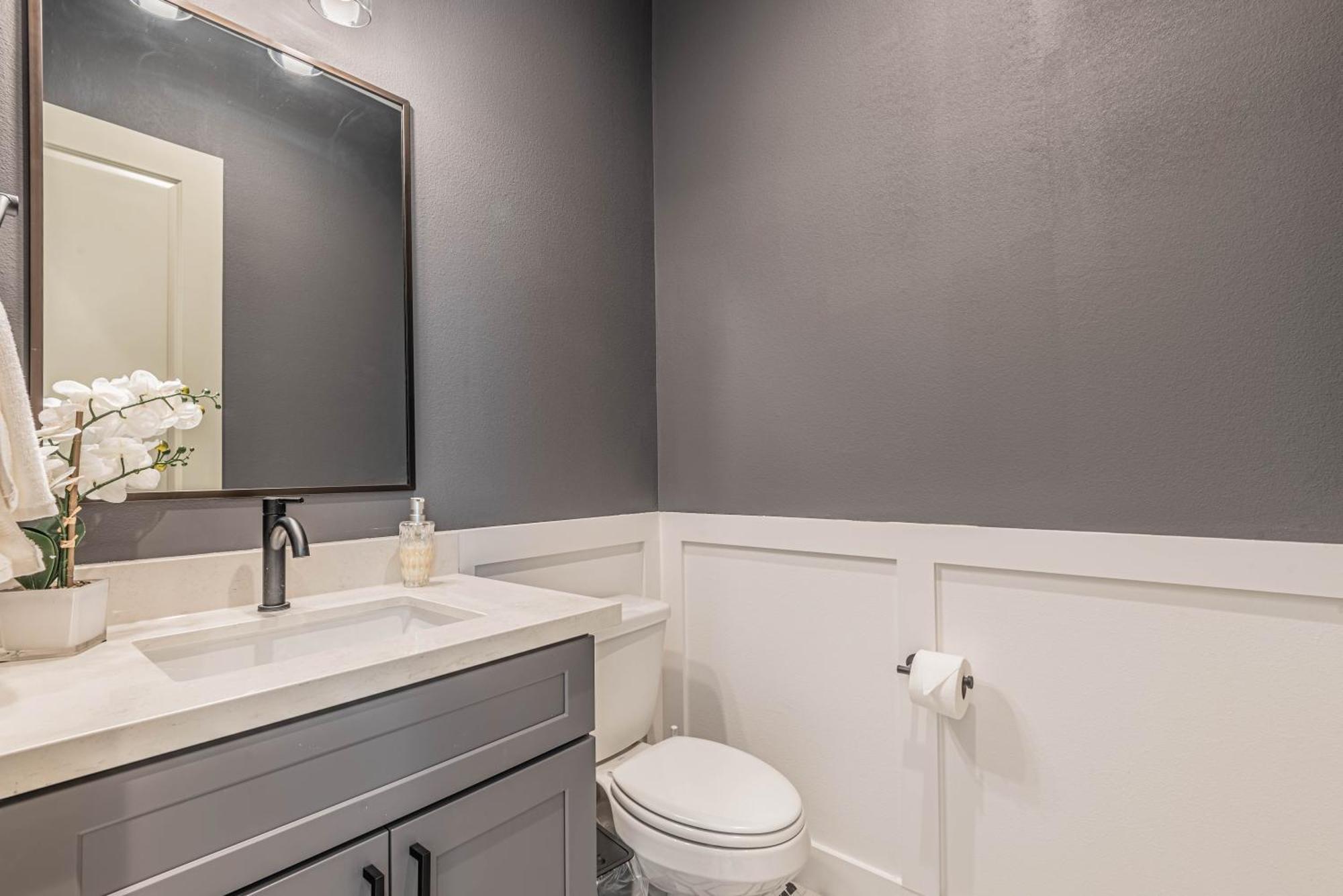 Luxury Charming 3br 3bath Free Wi-fi 8 Guests, Gated Home, Downtown *