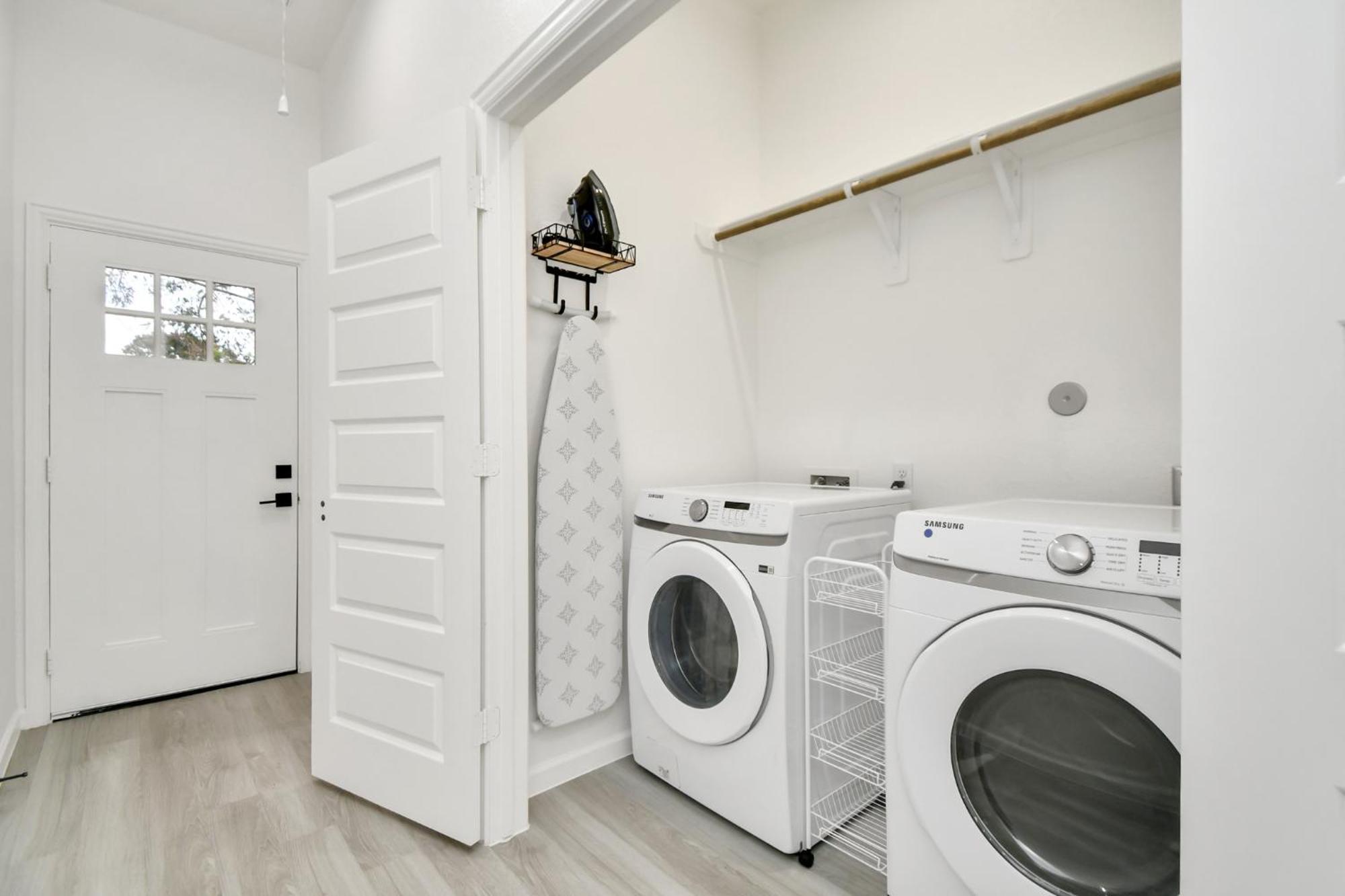 Holiday home 2 Homes•sleeps 18•gated•10 Mins To Dwntwn•smarttvs Houston