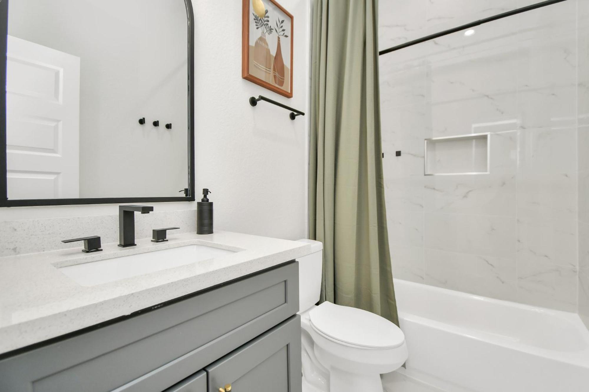 2 Homes•sleeps 18•gated•10 Mins To Dwntwn•smarttvs Holiday home Houston