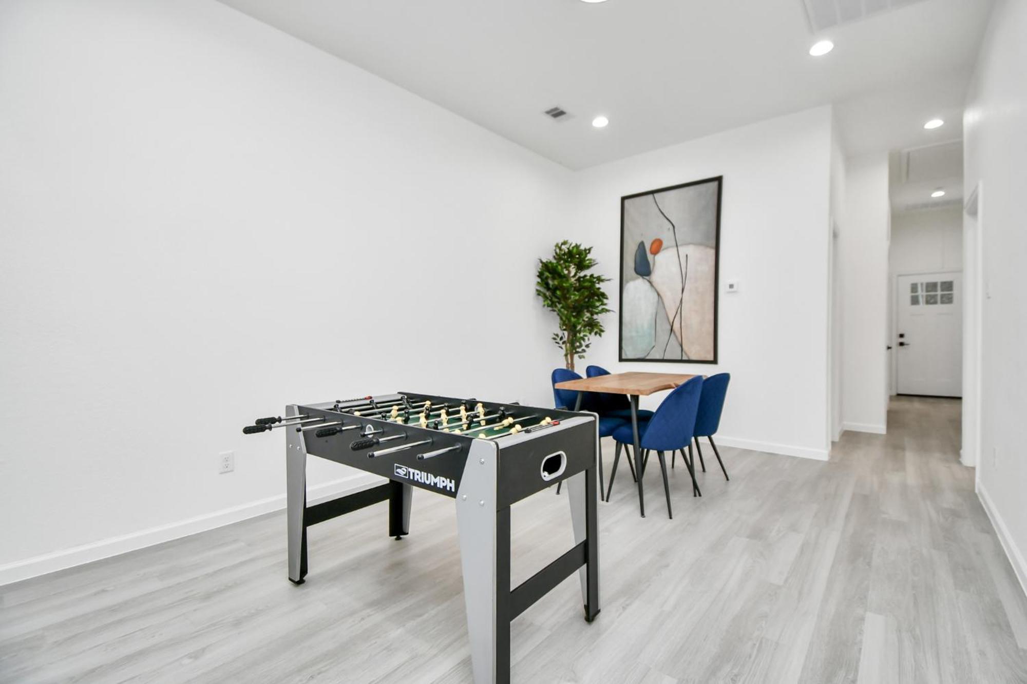 2 Homes•sleeps 18•gated•10 Mins To Dwntwn•smarttvs Holiday home Houston