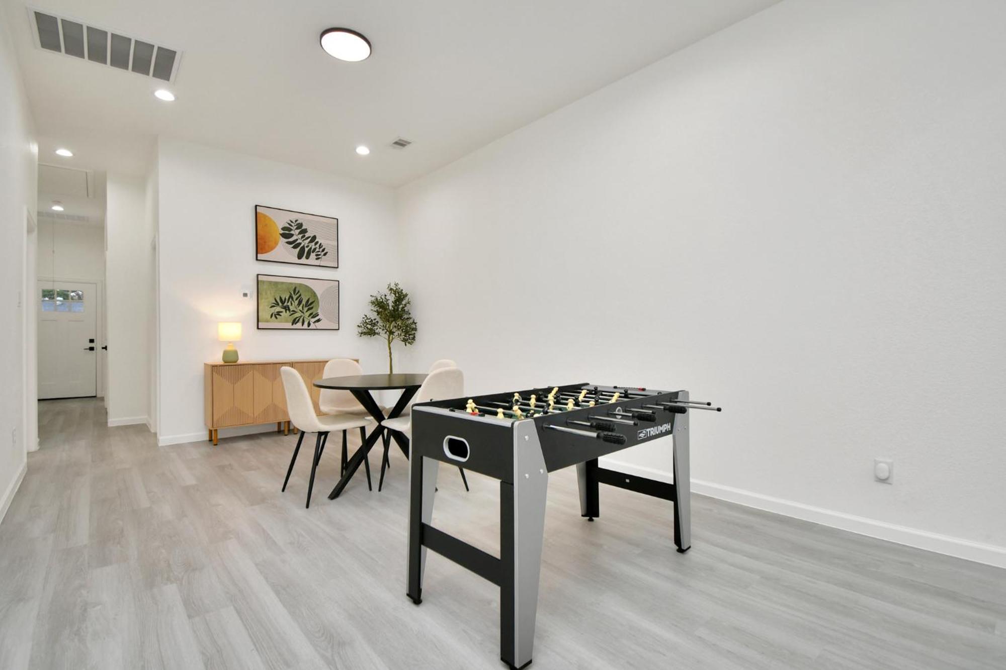 Holiday home 2 Homes•sleeps 18•gated•10 Mins To Dwntwn•smarttvs