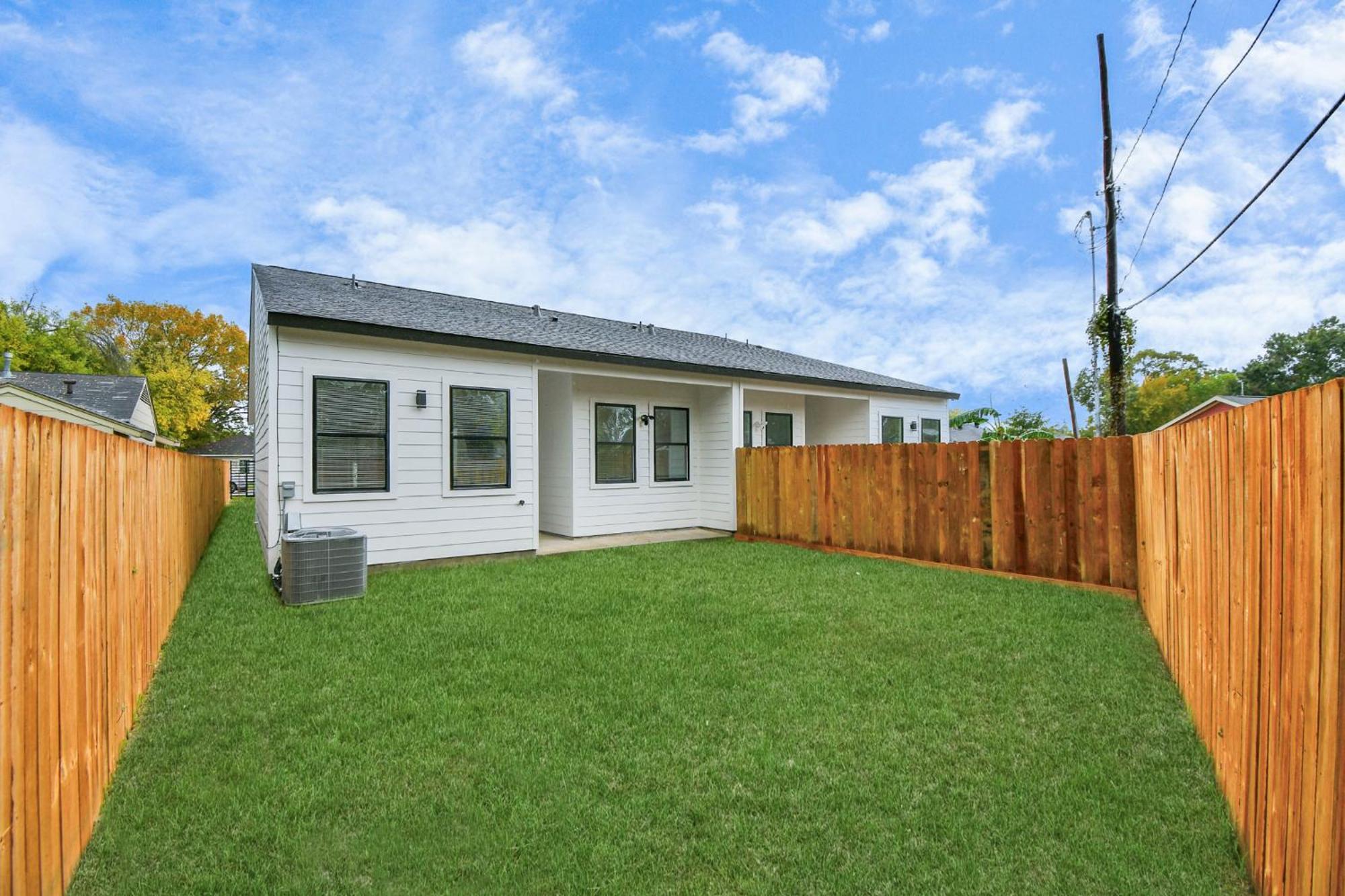 Holiday home 2 Homes•sleeps 18•gated•10 Mins To Dwntwn•smarttvs *