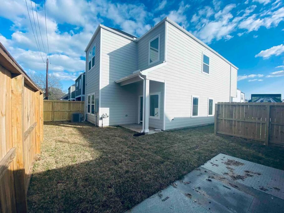The Holistic Hideaway - Gated Community * Houston