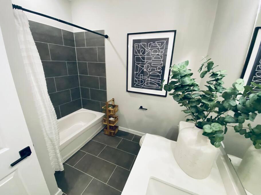 The Holistic Hideaway - Gated Community Holiday home Houston