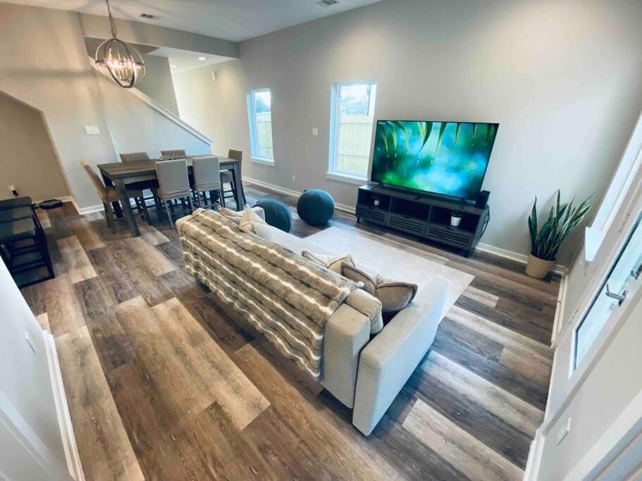 The Holistic Hideaway - Gated Community * Houston