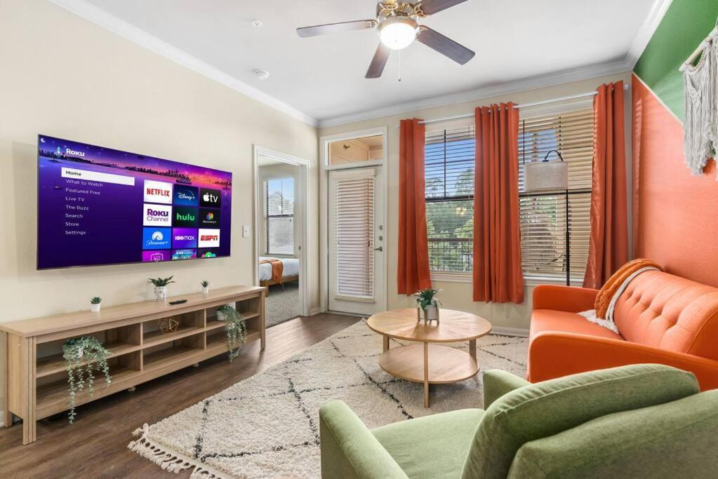 Apartment Modish King Bed W/ Pool & Gym Houston
