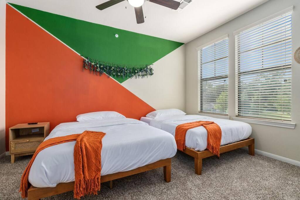 Modish King Bed W/ Pool & Gym Apartment *