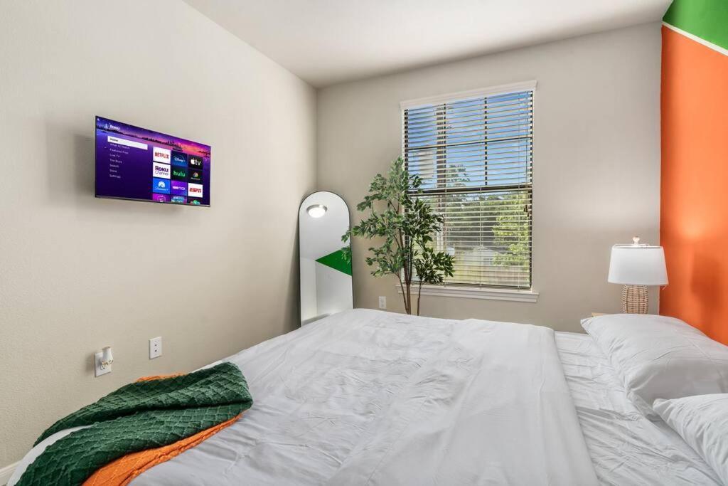 Modish King Bed W/ Pool & Gym *