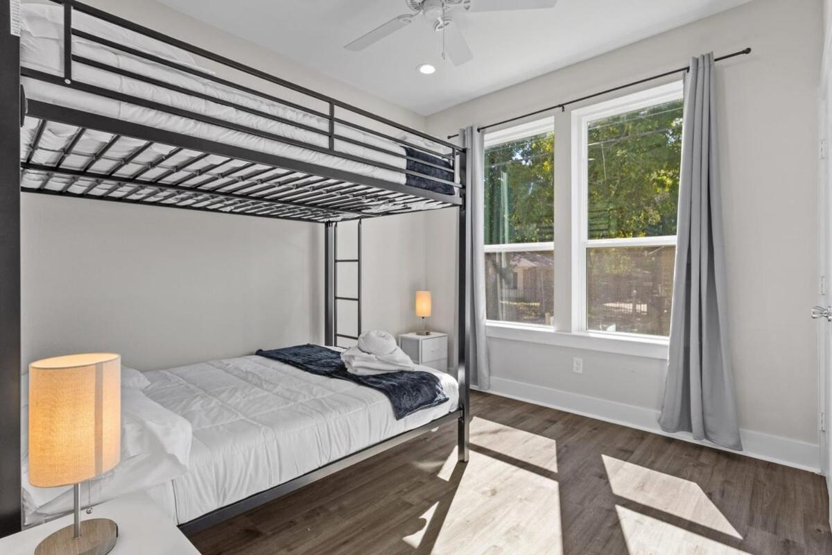 Holiday home Modern Retreat I Dtown 15 Min Sleeps 12 Parking 4