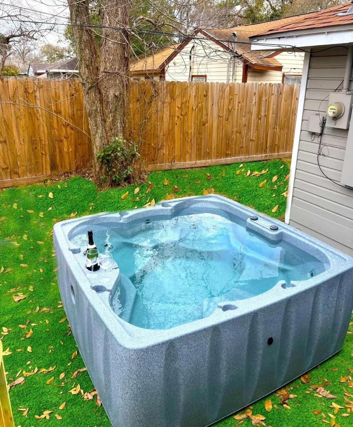 Comfy 5br With Hot Tub, 10min From Ngr Stadium *