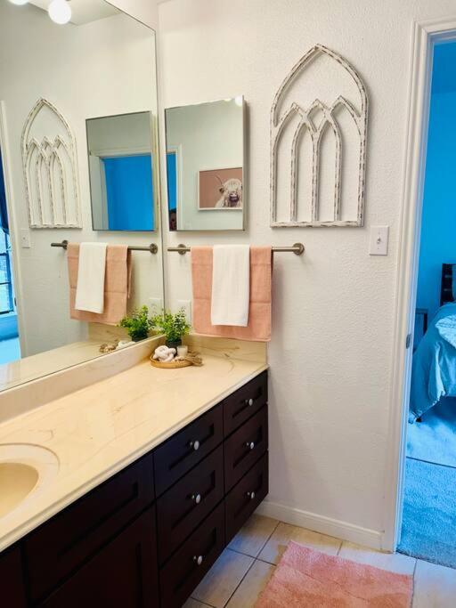 The Bentler #3 At Cambridge Apartment Houston