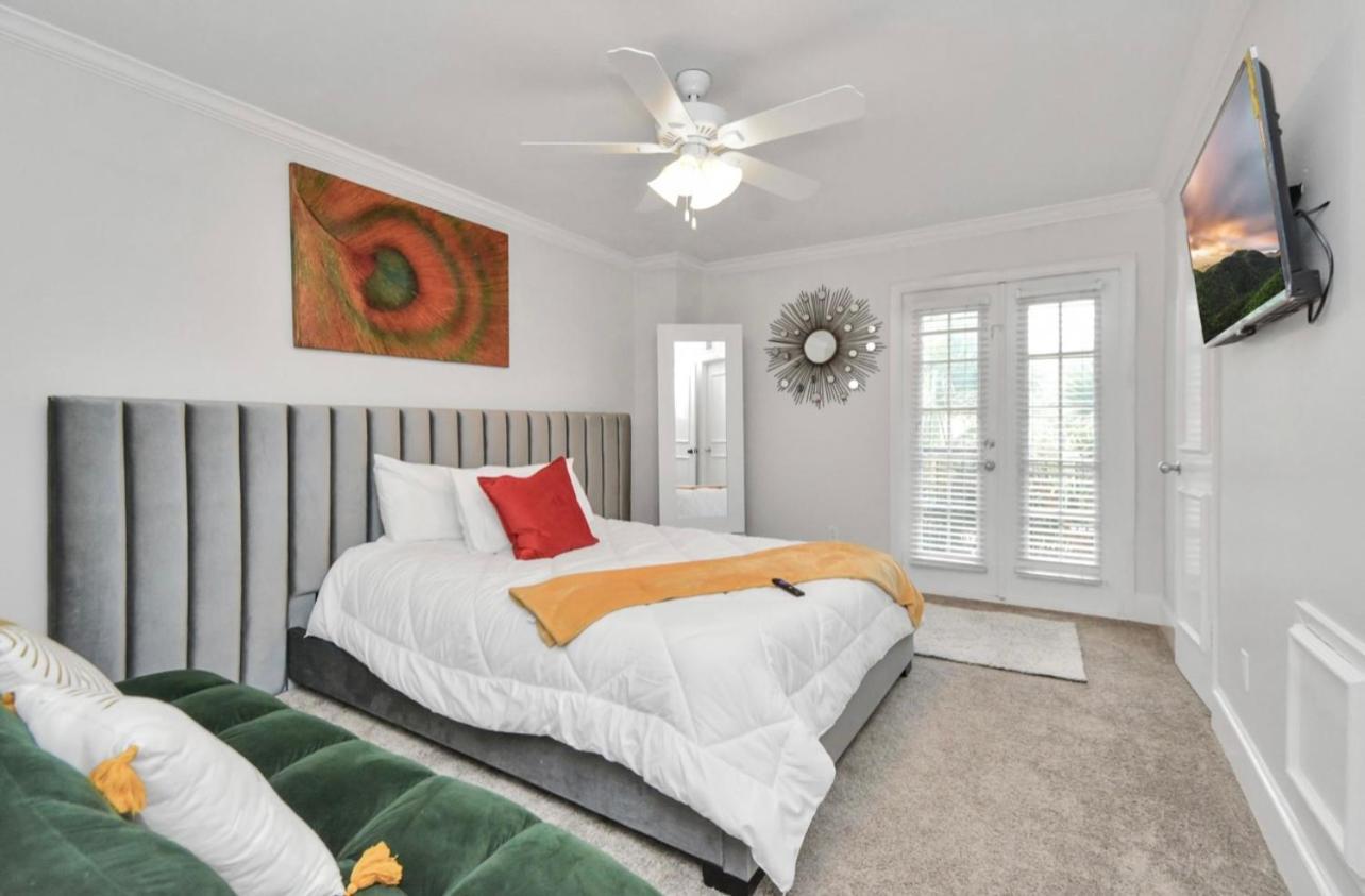 2br Montrose Townhome Apartment Houston