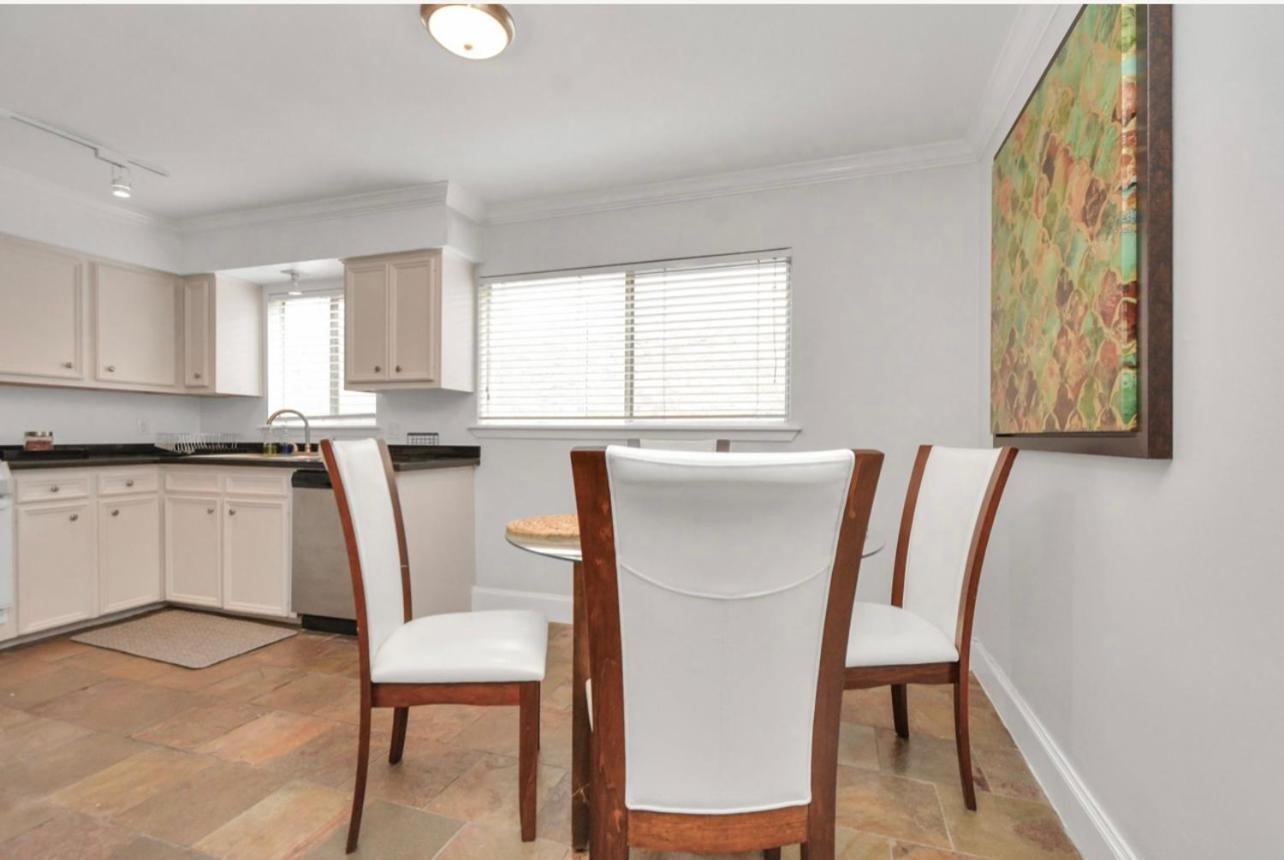 2br Montrose Townhome Apartment Houston