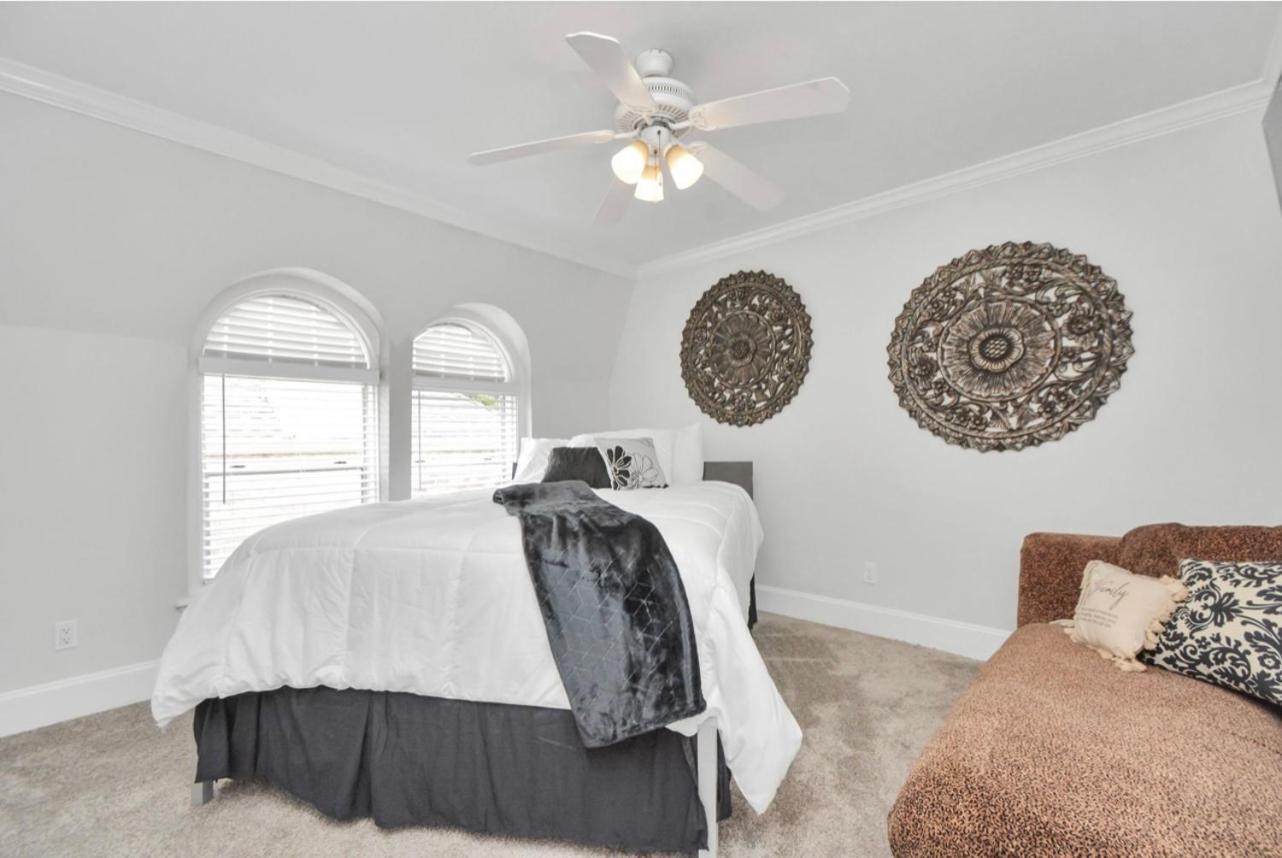 2br Montrose Townhome *