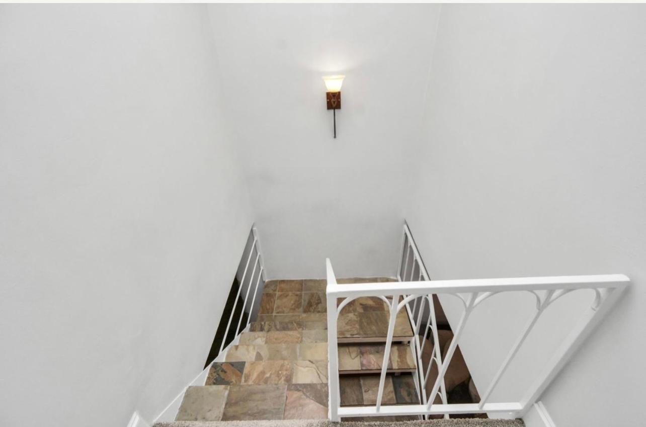2br Montrose Townhome Apartment