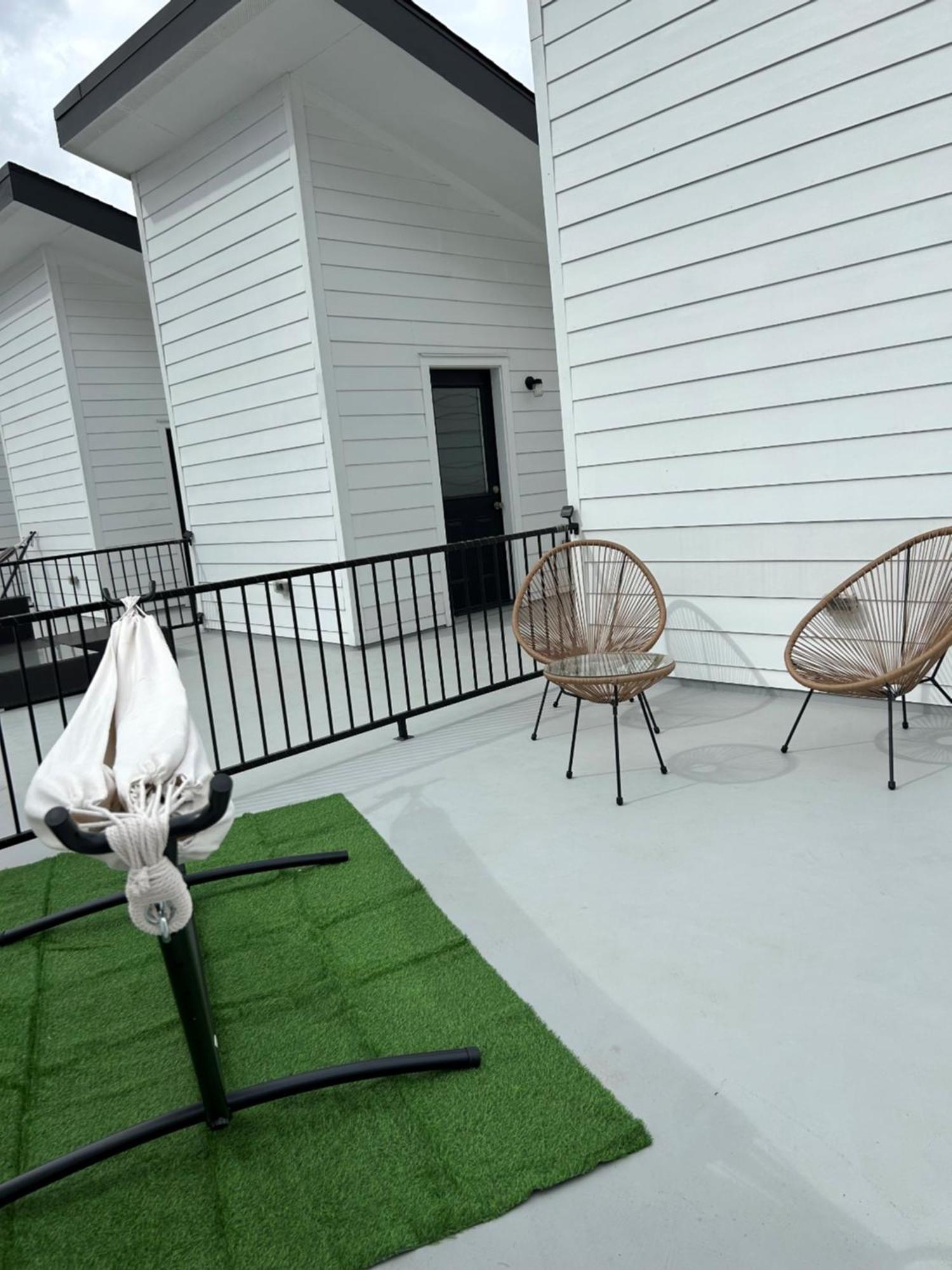 Chic Euro Retreat - 5 Mins To Downtown - King Bed *