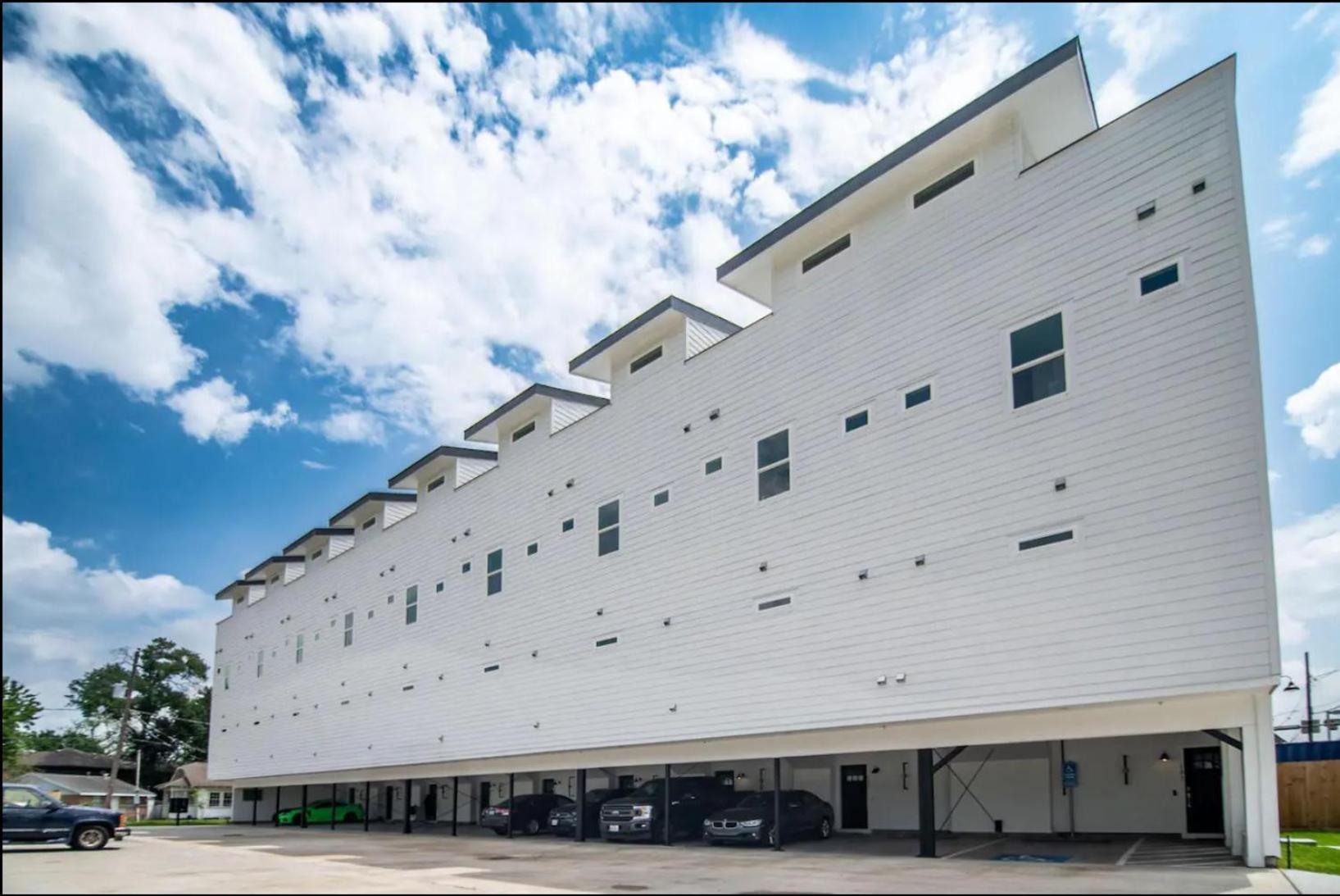 Chic Euro Retreat - 5 Mins To Downtown - King Bed Apartment Houston