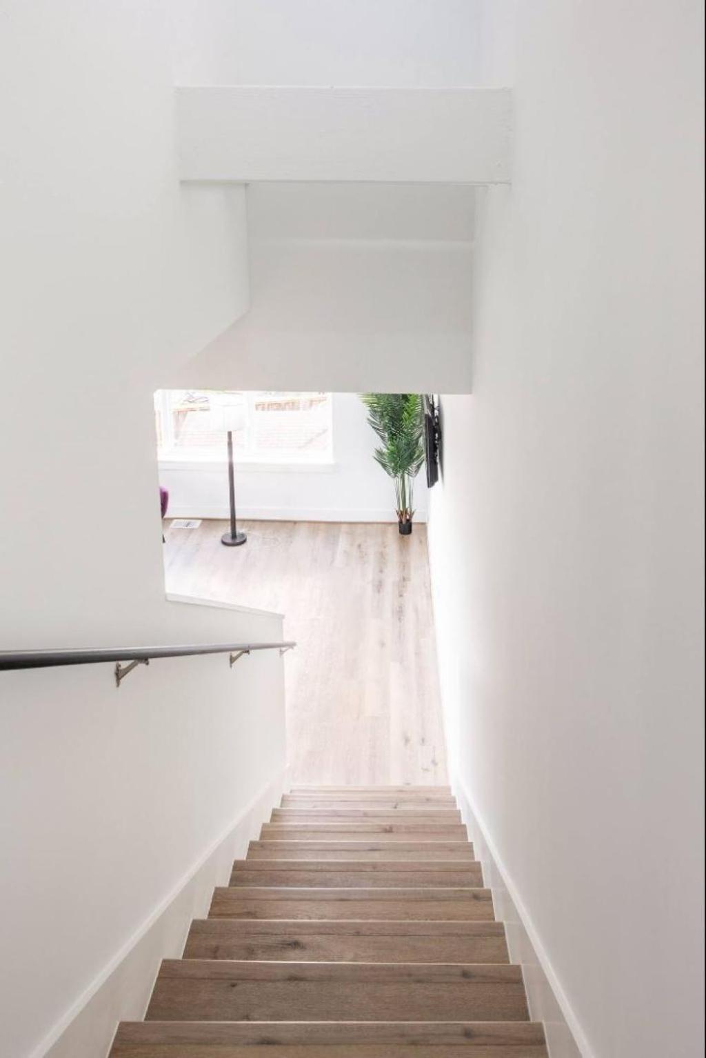 Apartment Chic Euro Retreat - 5 Mins To Downtown - King Bed *