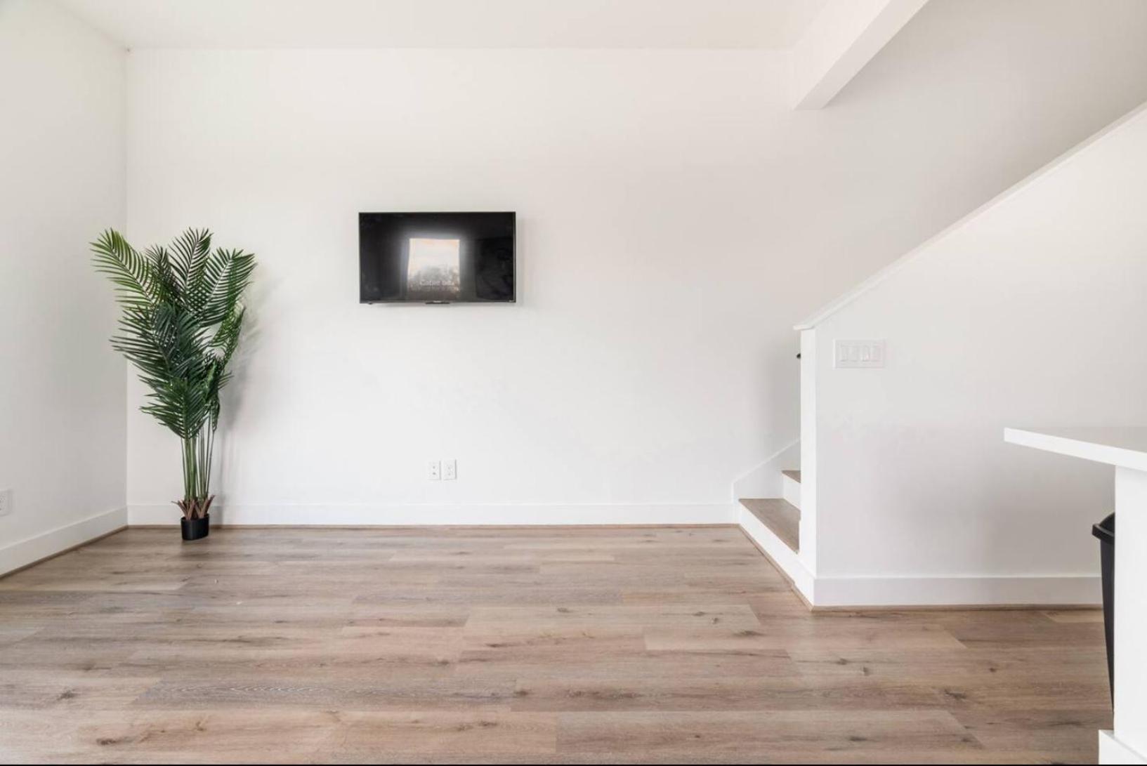 Chic Euro Retreat - 5 Mins To Downtown - King Bed Houston