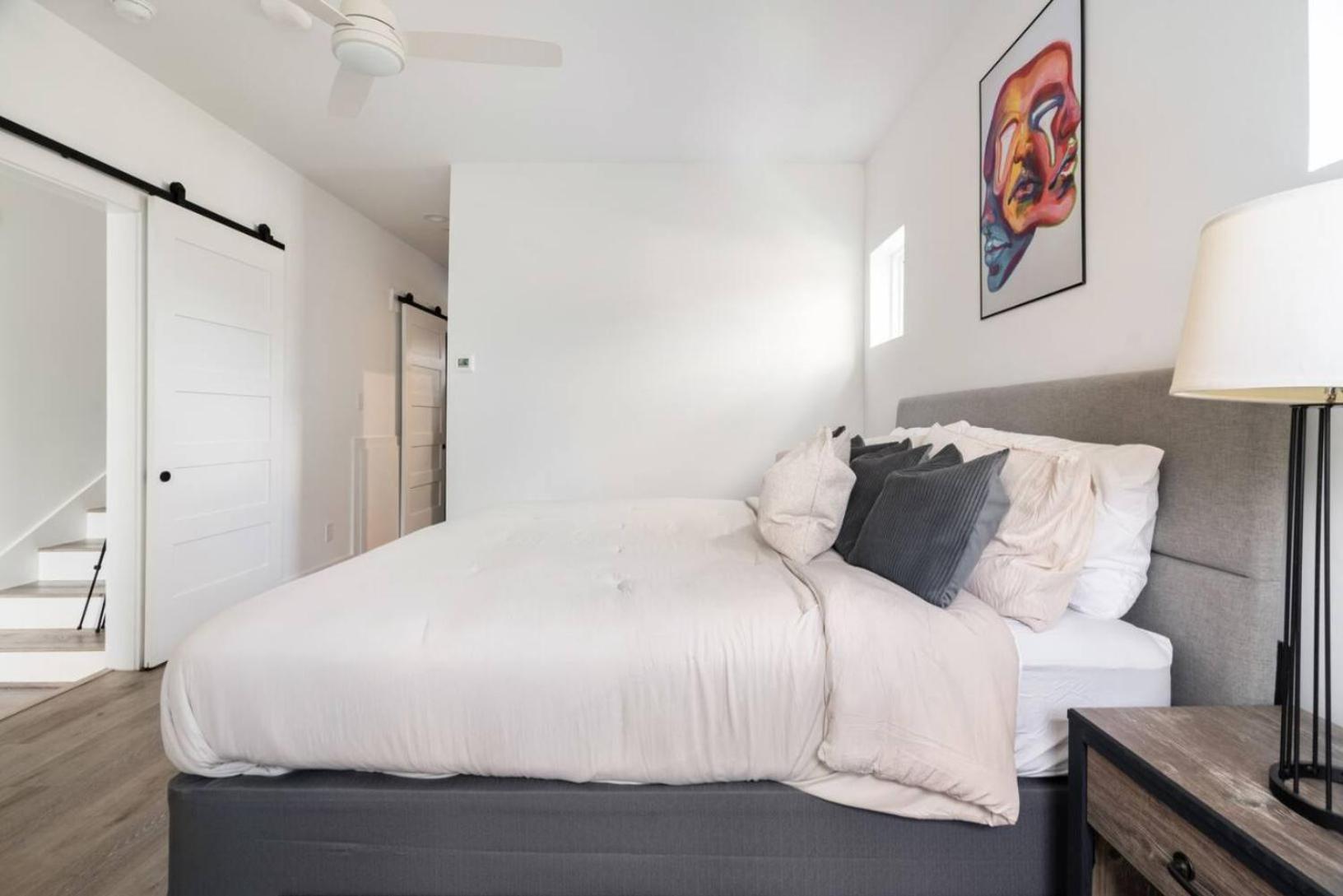 Chic Euro Retreat - 5 Mins To Downtown - King Bed