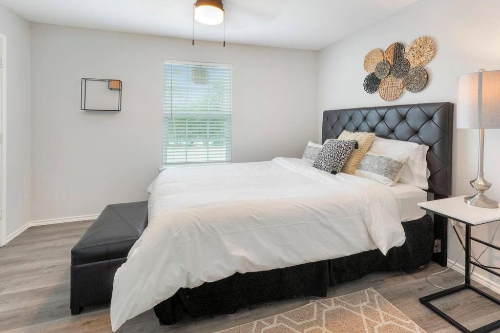 Holiday home Cozy Two Bedroom Minutes From Downtown!
