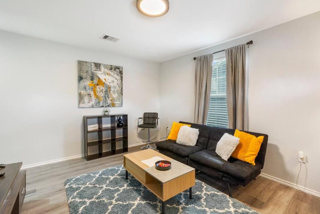 Holiday home Cozy Two Bedroom Minutes From Downtown! Houston