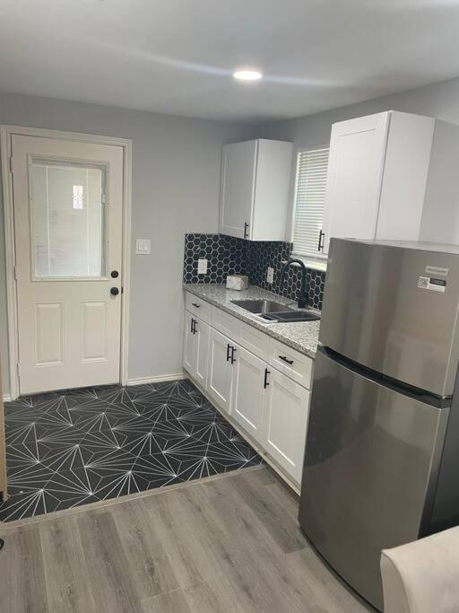Cozy 1 Bed Close To Downtown Holiday home Houston
