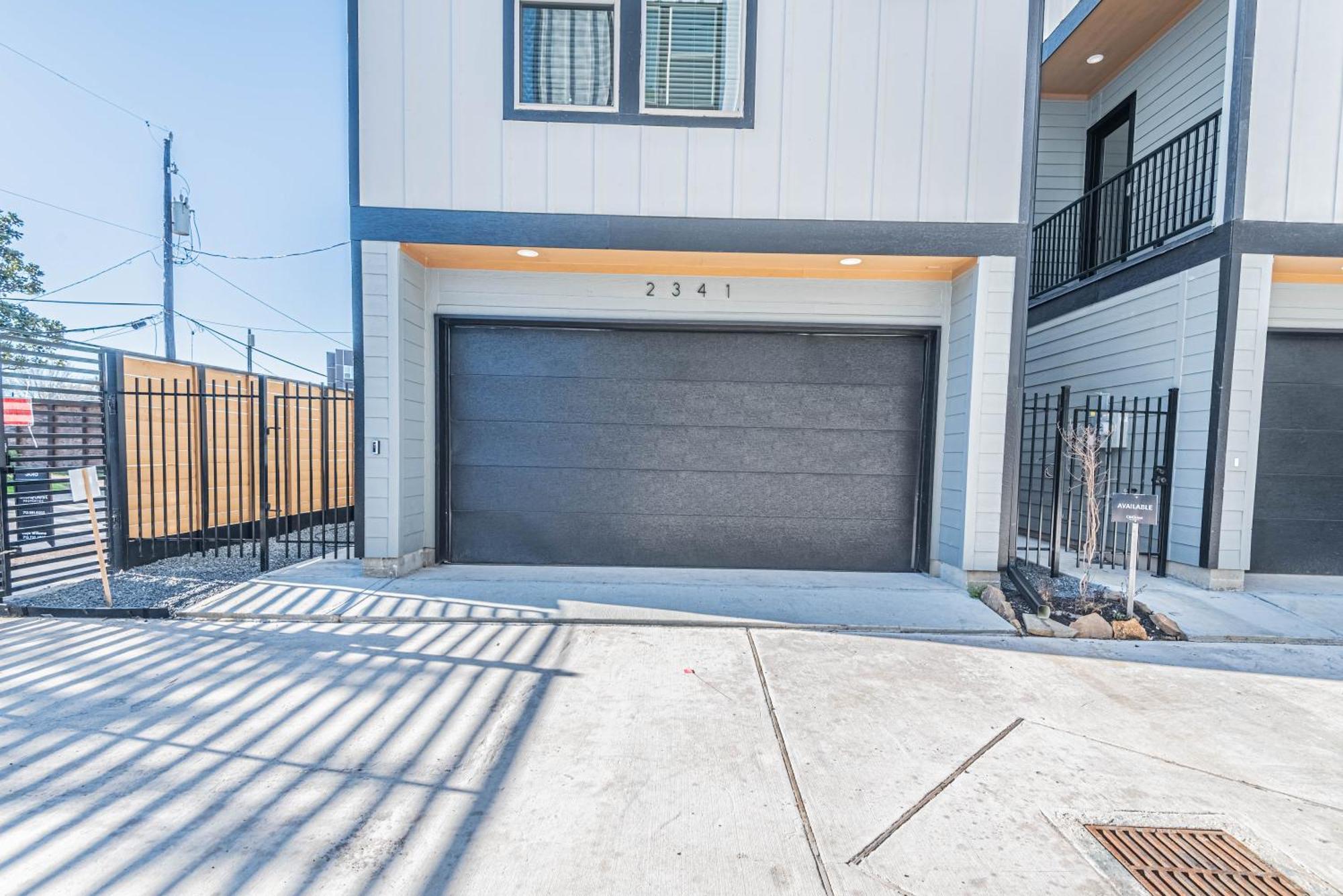 Holiday home Luxury Charming 3br 3bath Free Wi-fi 8 Guests, Gated Home, Downtown *