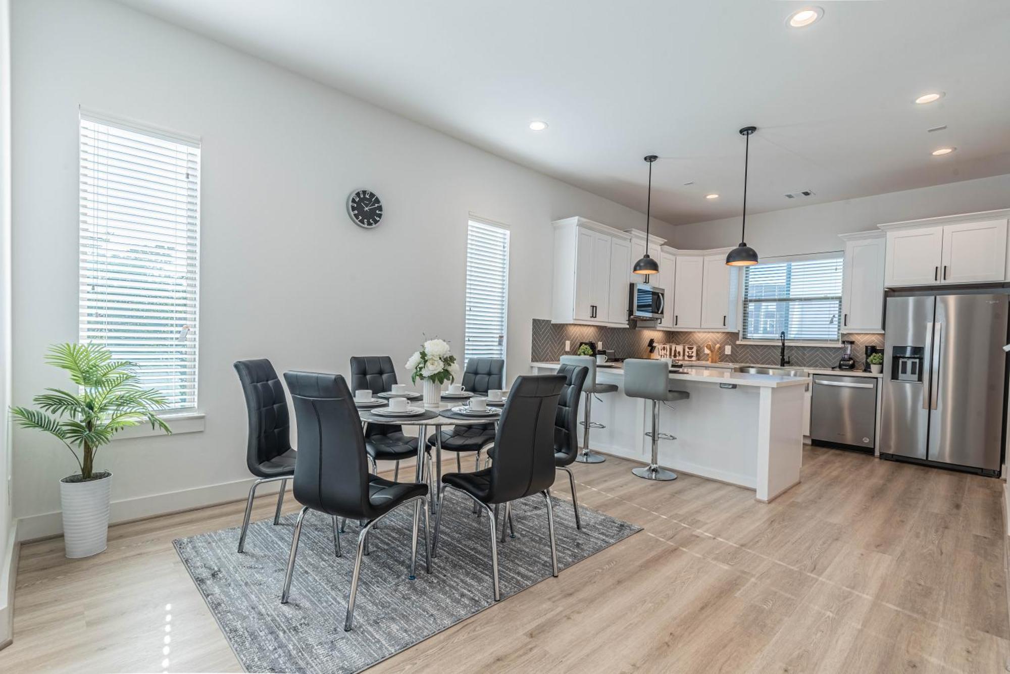 Holiday home Luxury Charming 3br 3bath Free Wi-fi 8 Guests, Gated Home, Downtown Houston