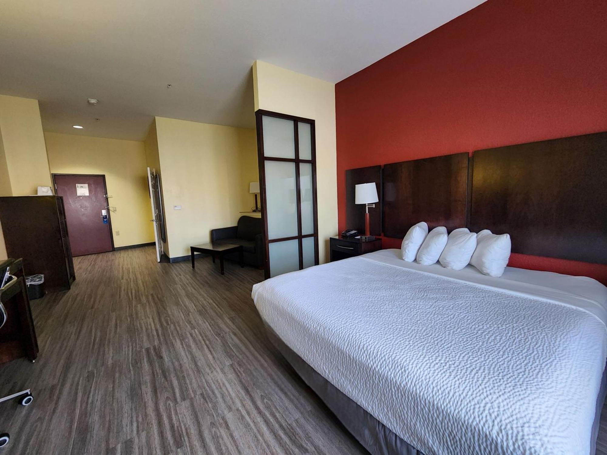 Days & By Wyndham / West Energy Corridor Hotel